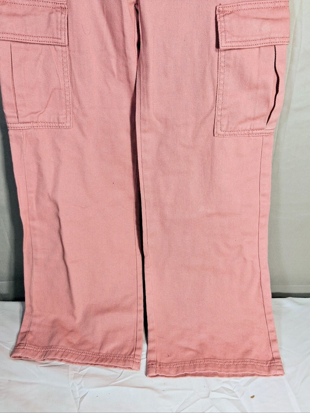 Girl's Old Navy Pink/Rose Size L 10-12 Baggy Barbiecore Cargo Jeans NWT - Picture 3 of 8